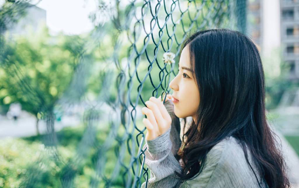 情愿让日子过得忙迫，也不要让日子过得无聊。——罗兰